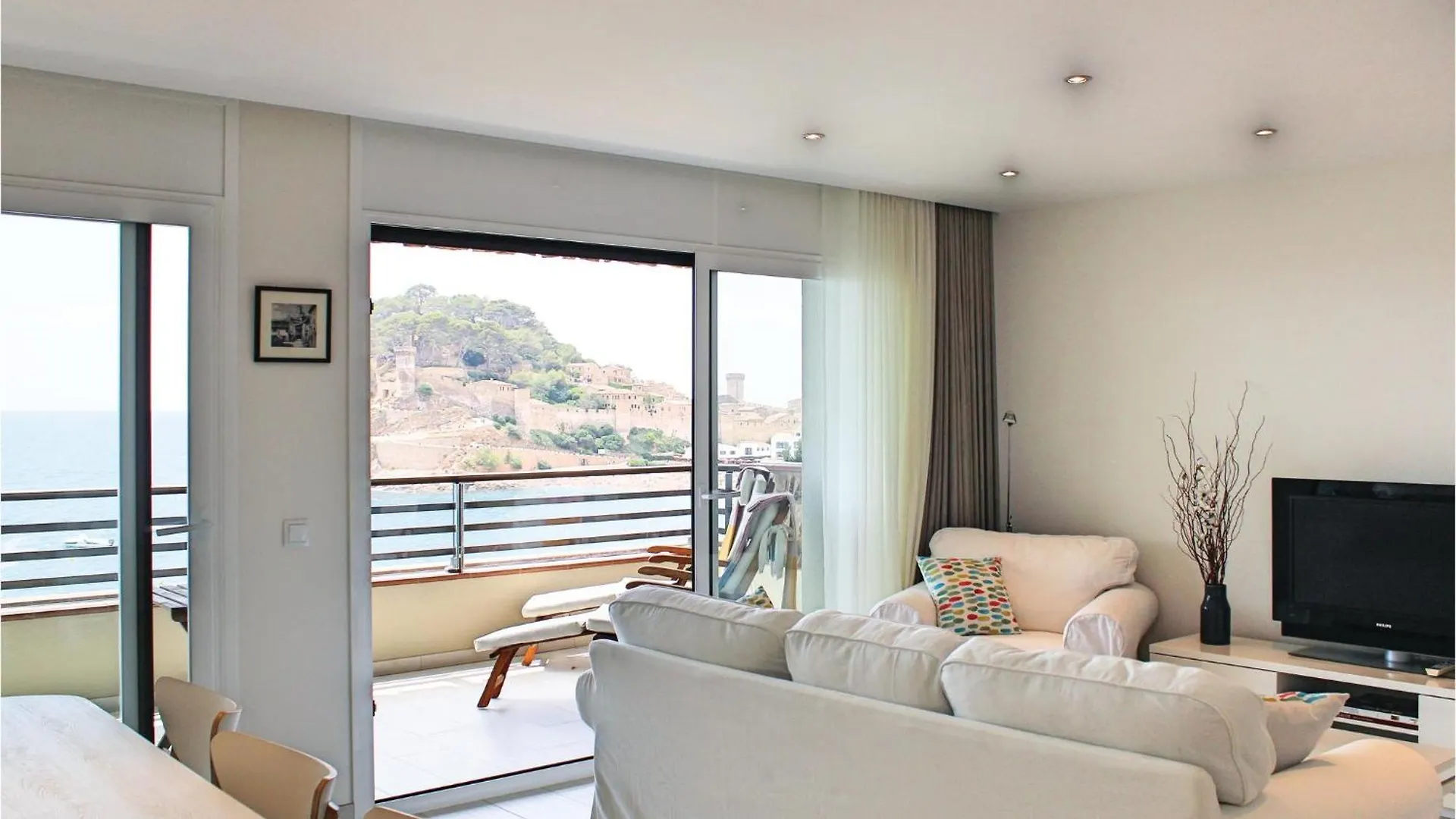 Amazing Apartment In Tossa De Mar With Kitchen